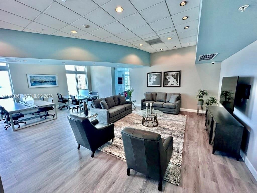 MET 1 CONDO - Residential Lease