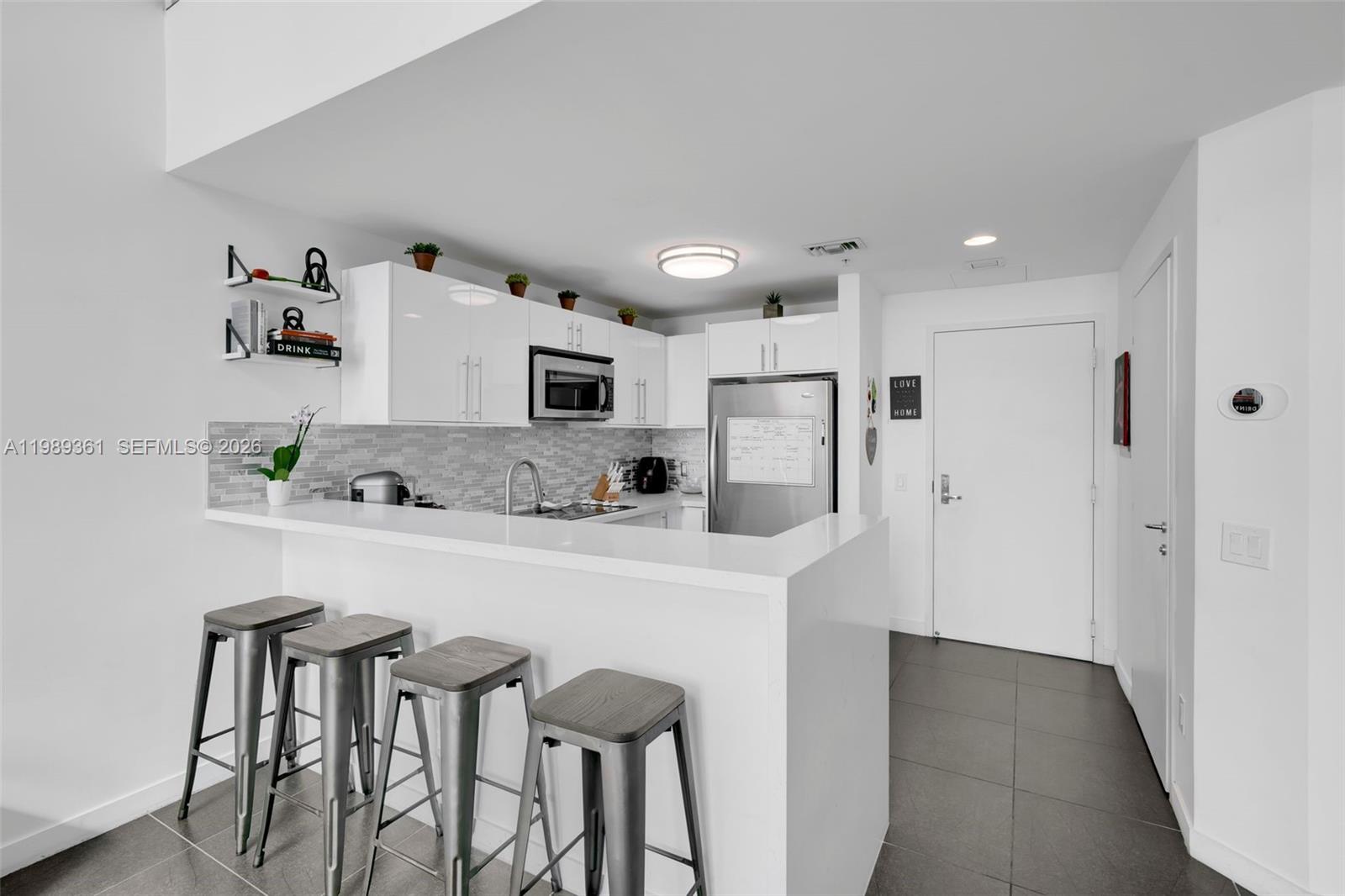 MET 1 CONDO - Residential Lease