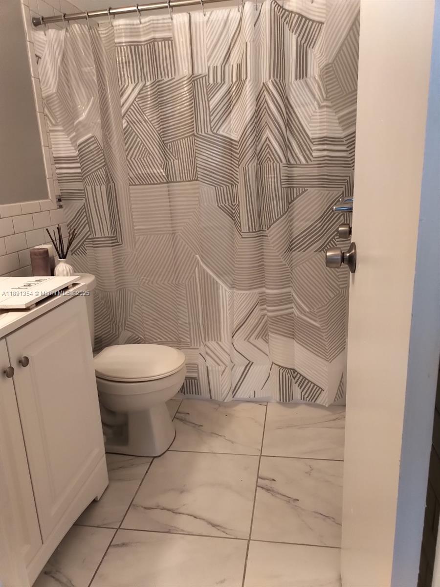 TALL TREES CONDO - Residential Lease