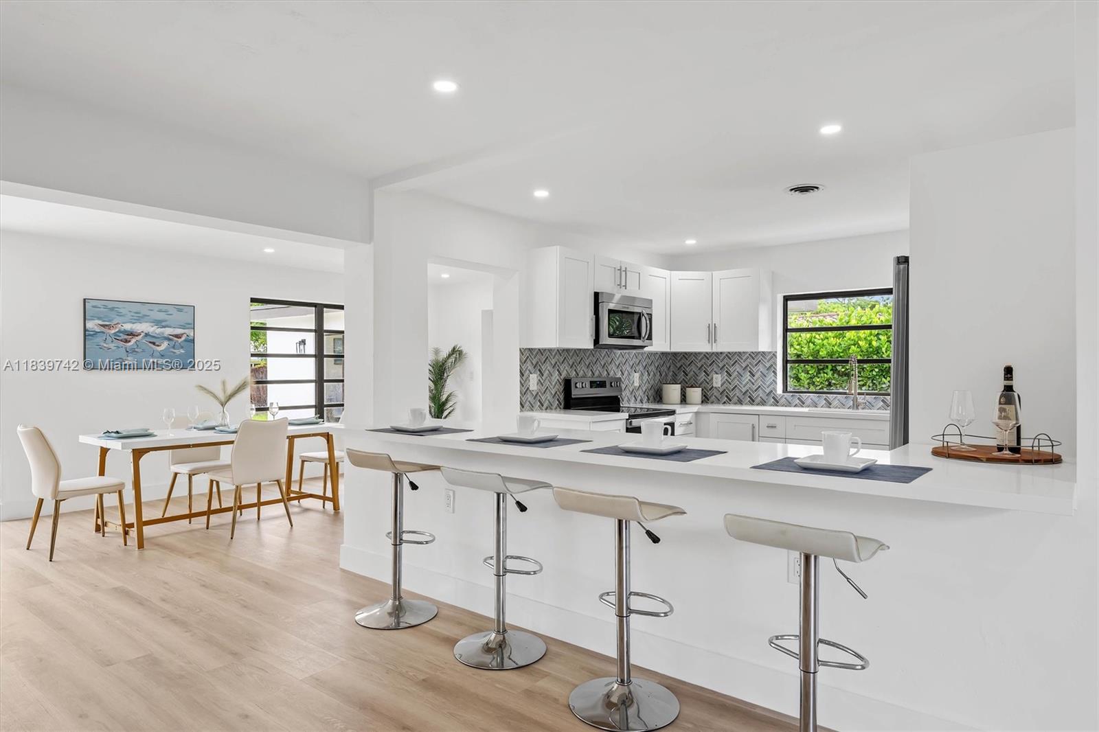 885 Azalea Ct