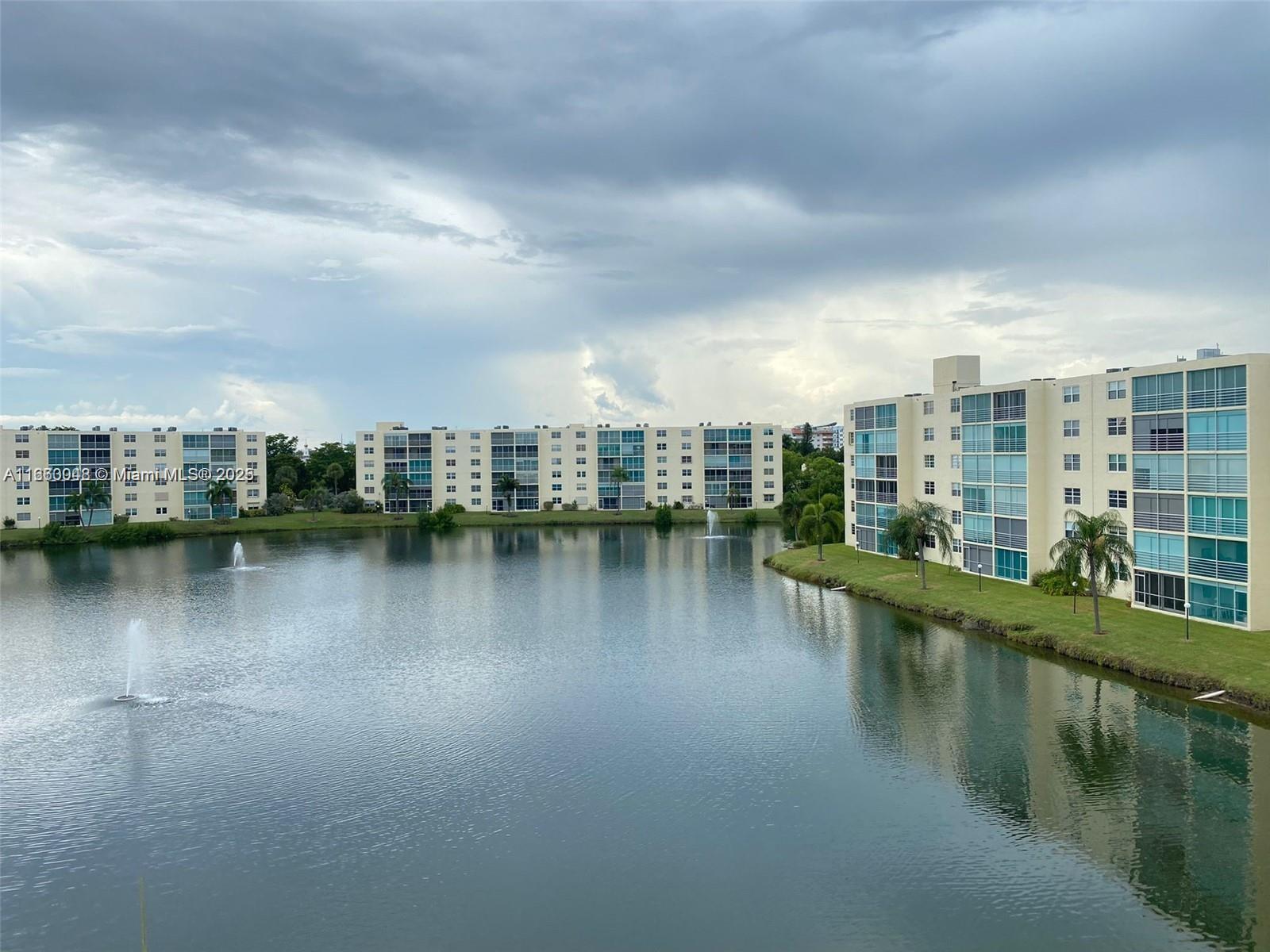 MEADOWBROOK LAKES VIEW C - Residential