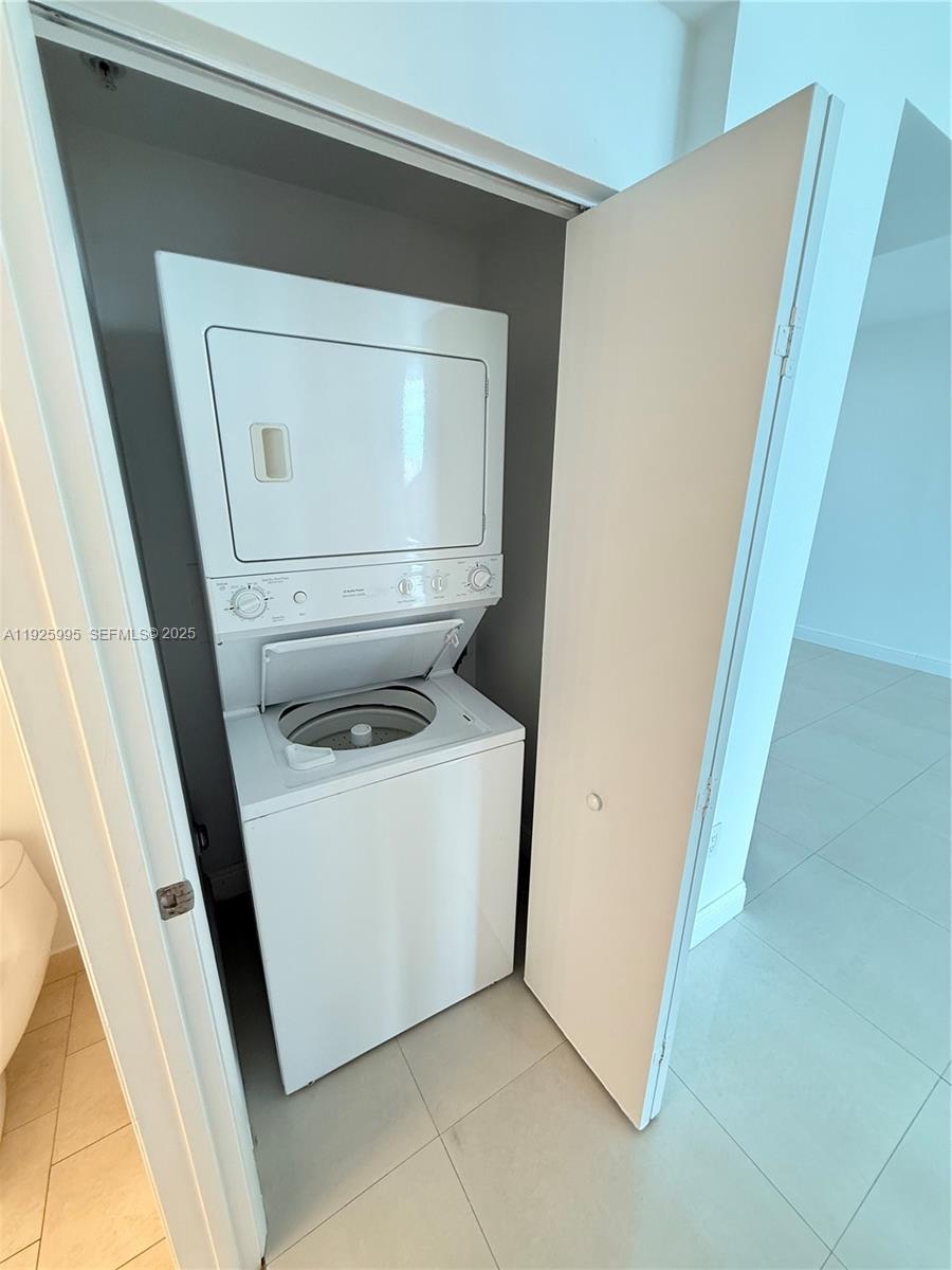 THE IVY CONDO - Residential Lease