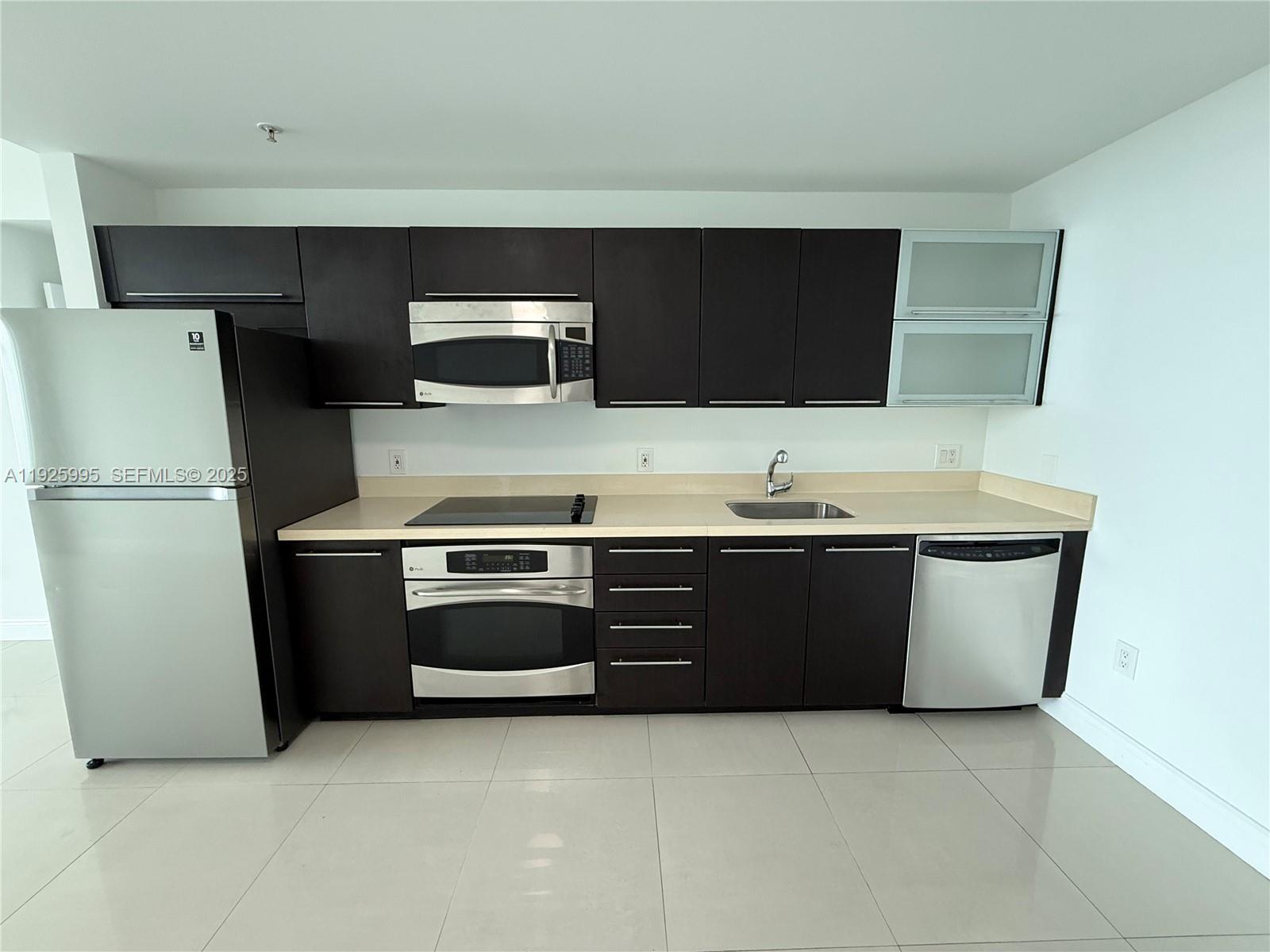 THE IVY CONDO - Residential Lease