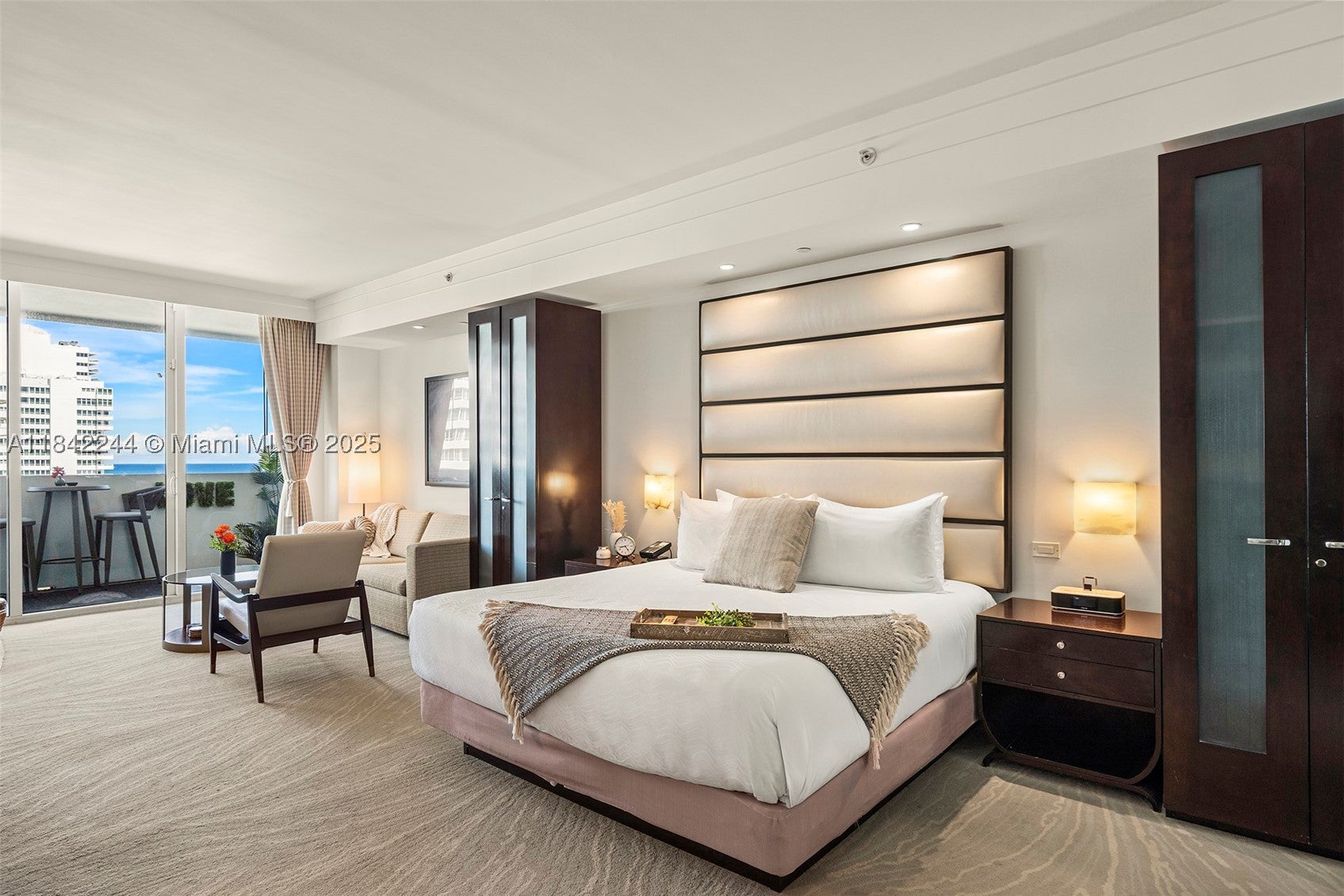 4391 Collins Ave 802