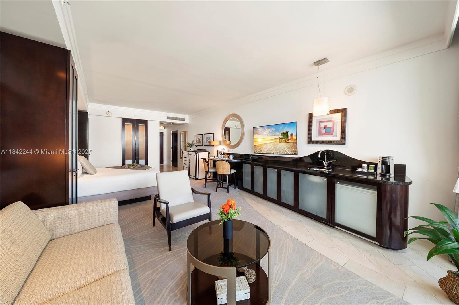 4391 Collins Ave 802