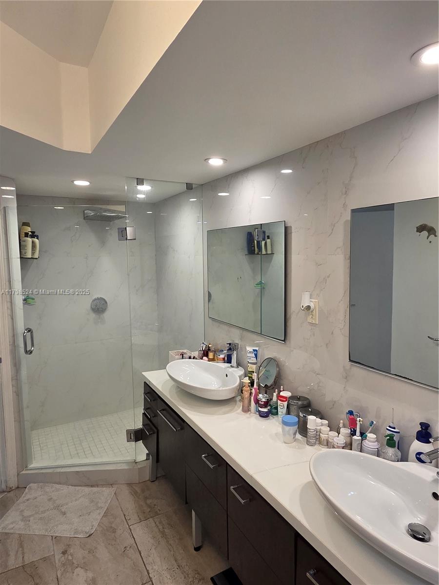 OCEANIA I CONDO - Residential