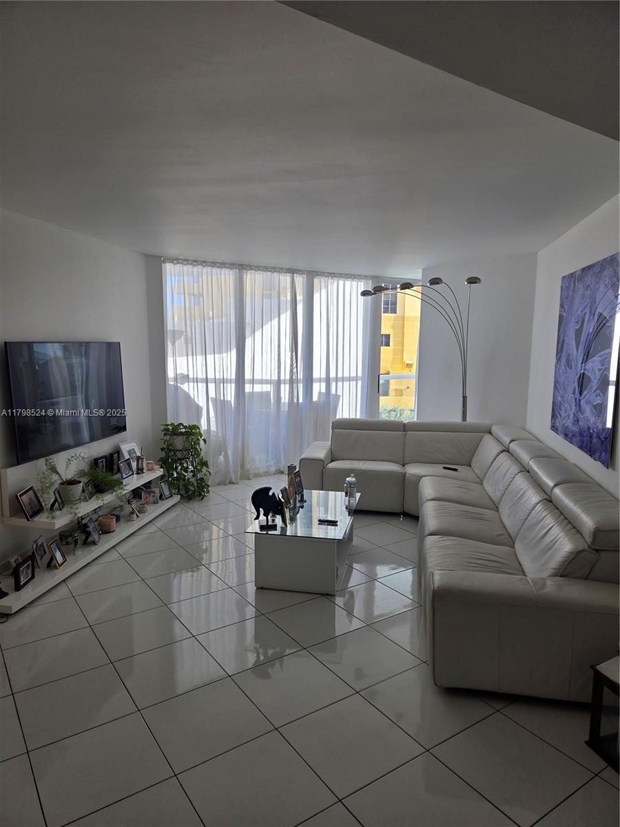 OCEANIA I CONDO - Residential