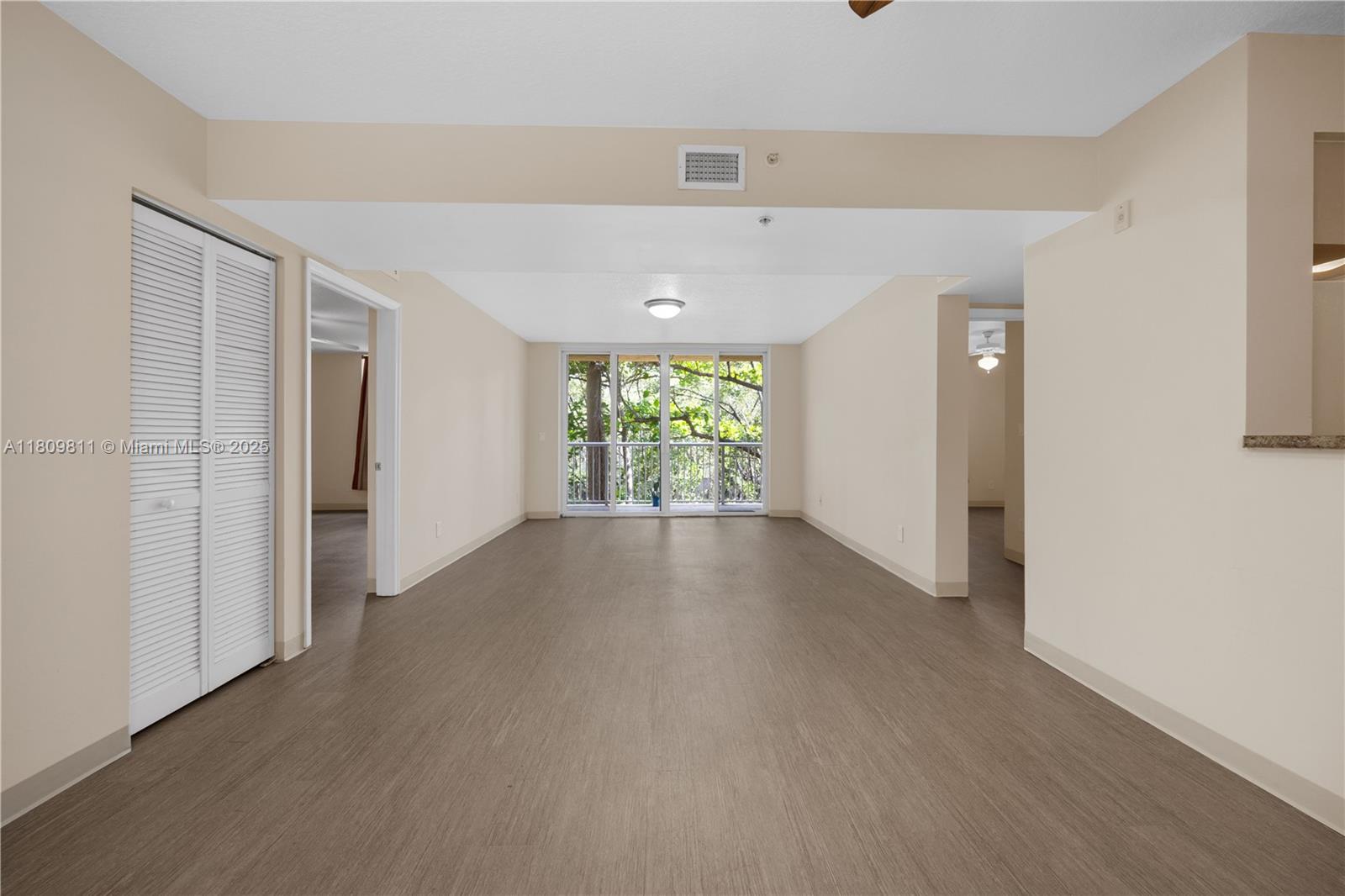 529 E Sheridan St 2061