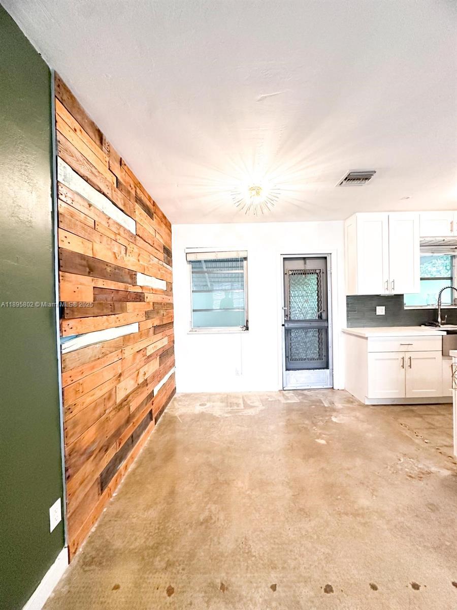 CORONET ACRES CONDO - Residential Lease