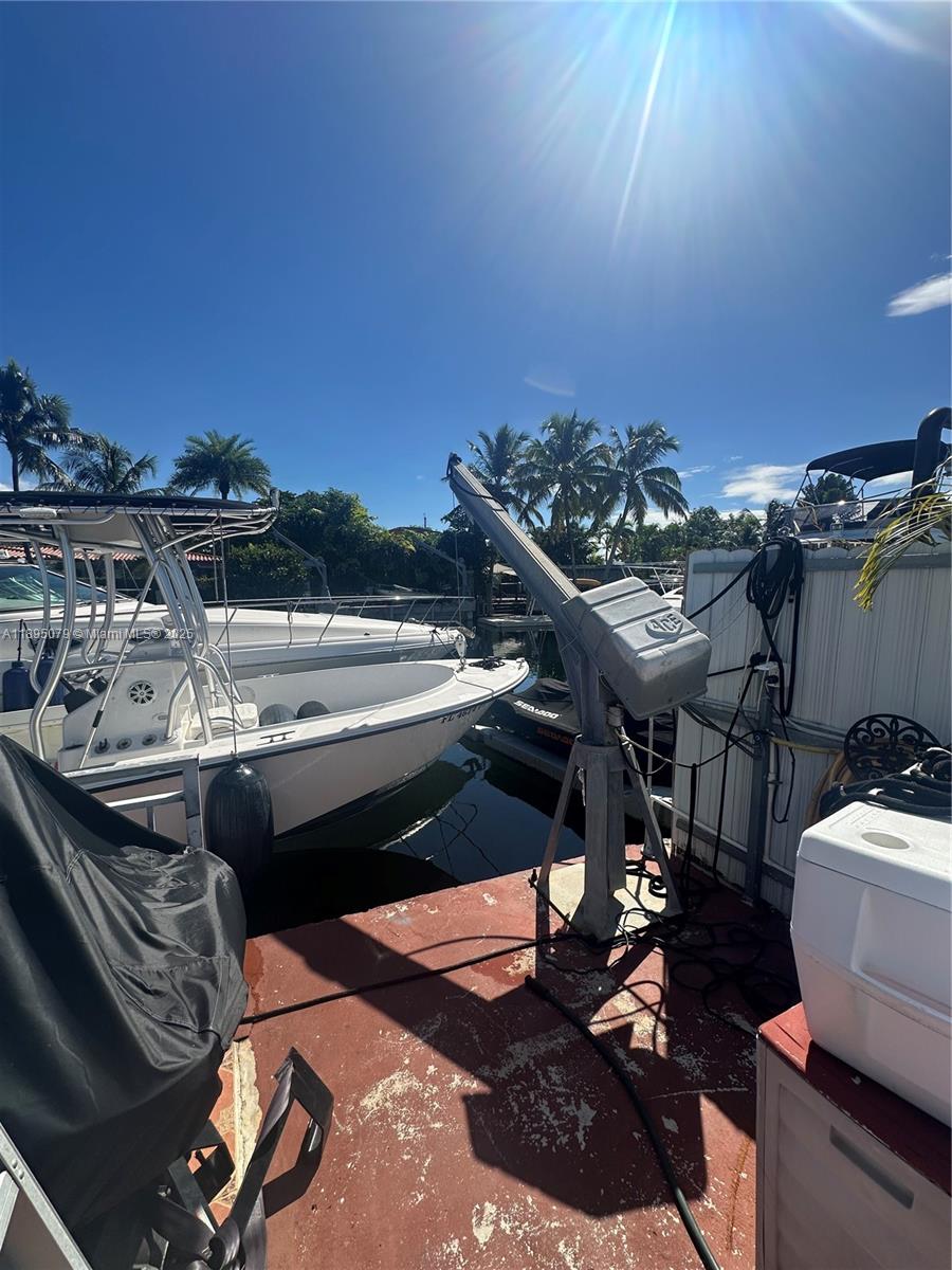 VENETIAN SEC KEYSTONE POI - Residential