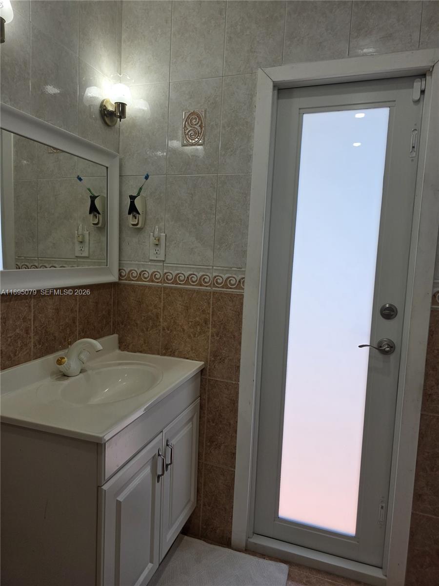 VENETIAN SEC KEYSTONE POI - Residential