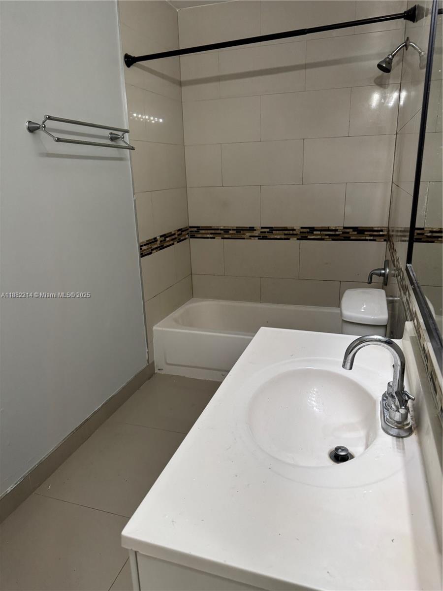 SUMMER LAKE CONDO - Residential Lease
