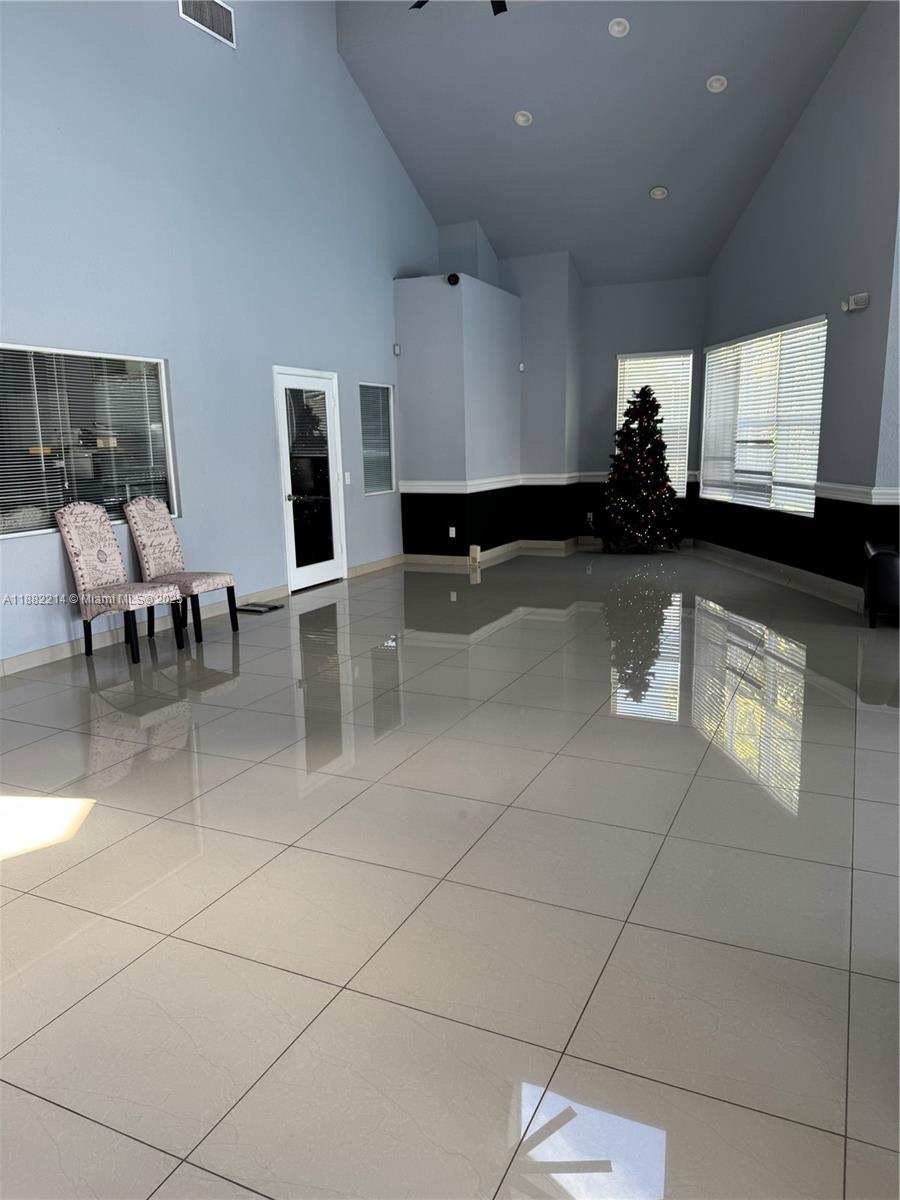 SUMMER LAKE CONDO - Residential Lease