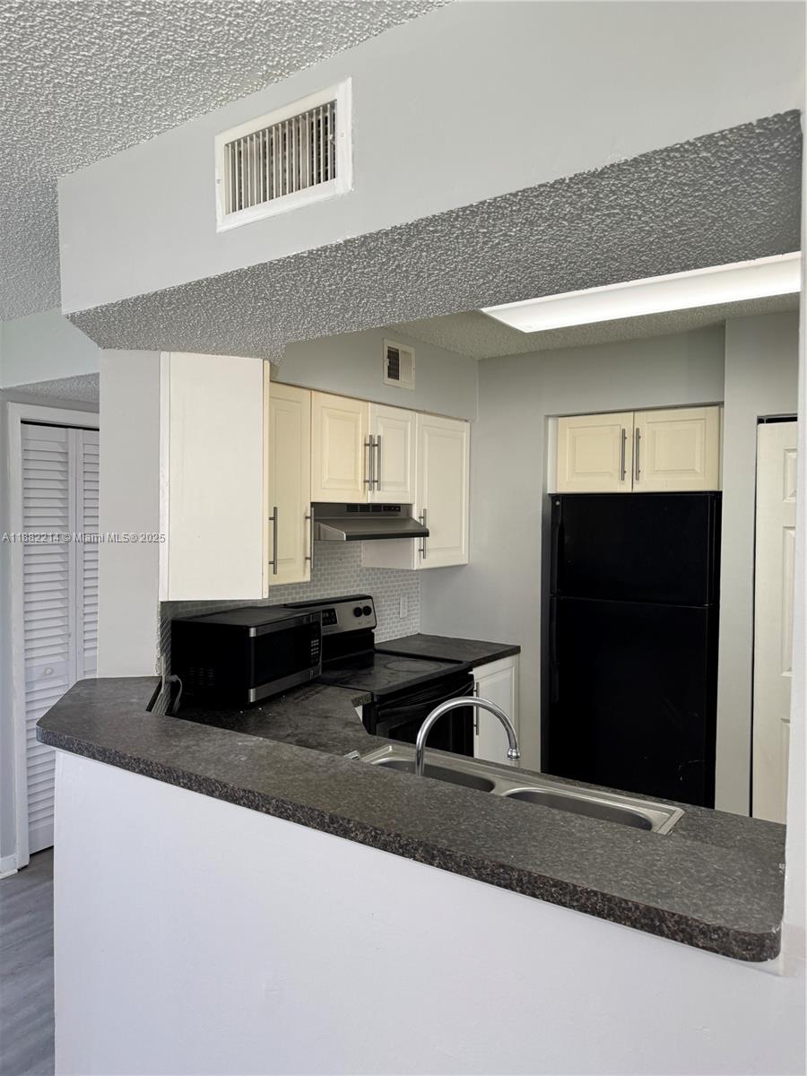 SUMMER LAKE CONDO - Residential Lease