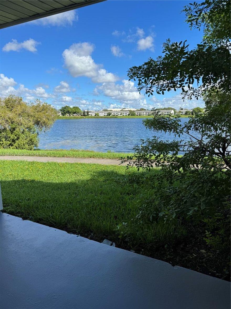 BEAUTIFUL1 BED 1 BATH UPGRADED CORNER UNIT IN GATED COMMUNITY!!NEW FLOORING,FRESLY PAINTED,LOCATED ON THE FIRST FLOOR OVERLOOKING A 23-ACRE LAKE,NEXT TO CLUB HOUSE AND POOL.NEW A/C,WATER HEATER AND STAINLESS STEEL APPLIANCES.LARGE LIVING/DINNING,STACKABLE WASHER/DRYER IN UNIT..PLENTY OF PARING. PEACEFUL/TRANQUIL LAKE VIEW NEW PICKLEBALL COURTS.TENANT TO PAY $500 REFUNDABLE SECURITY DEPOSIT TO ASSOCIATION
