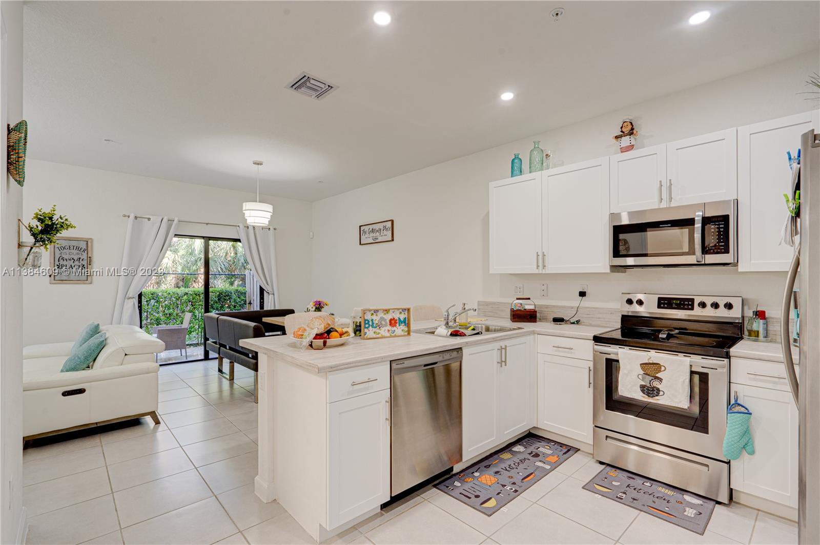 STELLAR PEMBROKE PINES - Residential