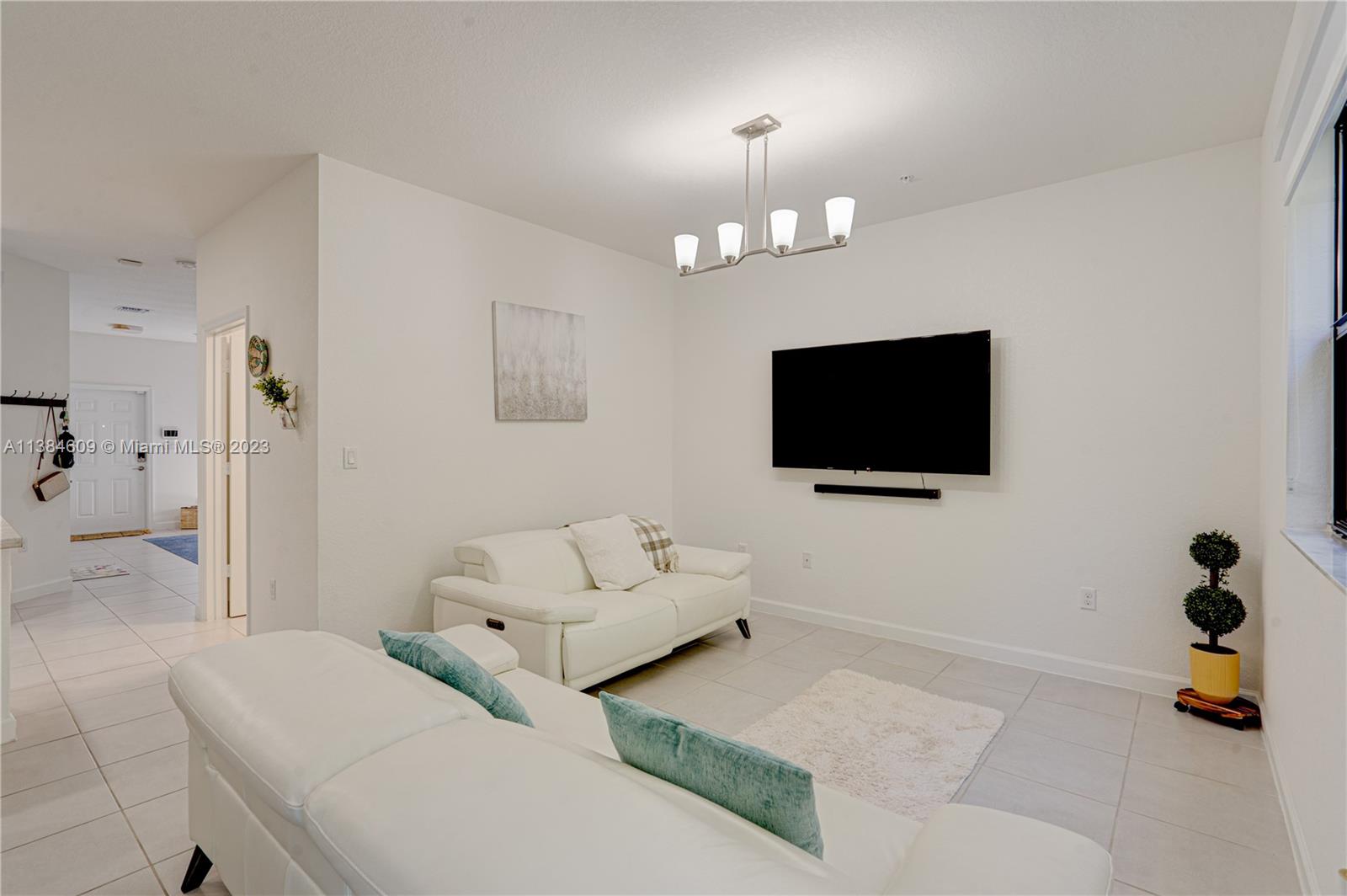 STELLAR PEMBROKE PINES - Residential