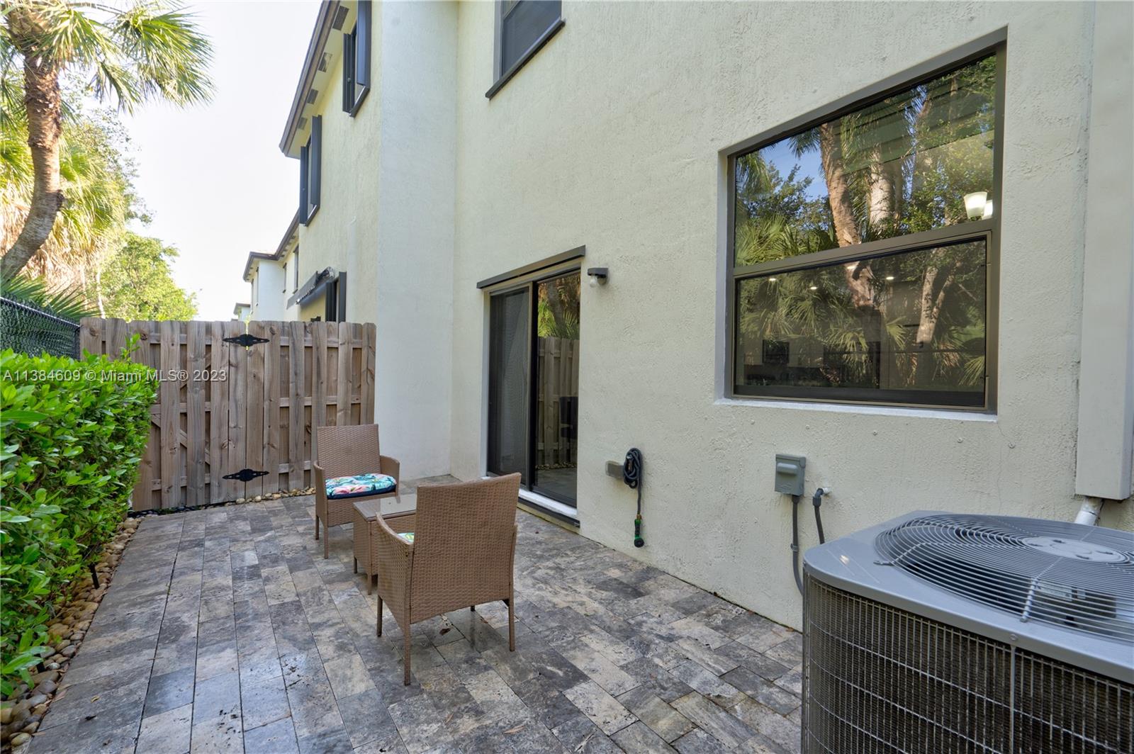 STELLAR PEMBROKE PINES - Residential