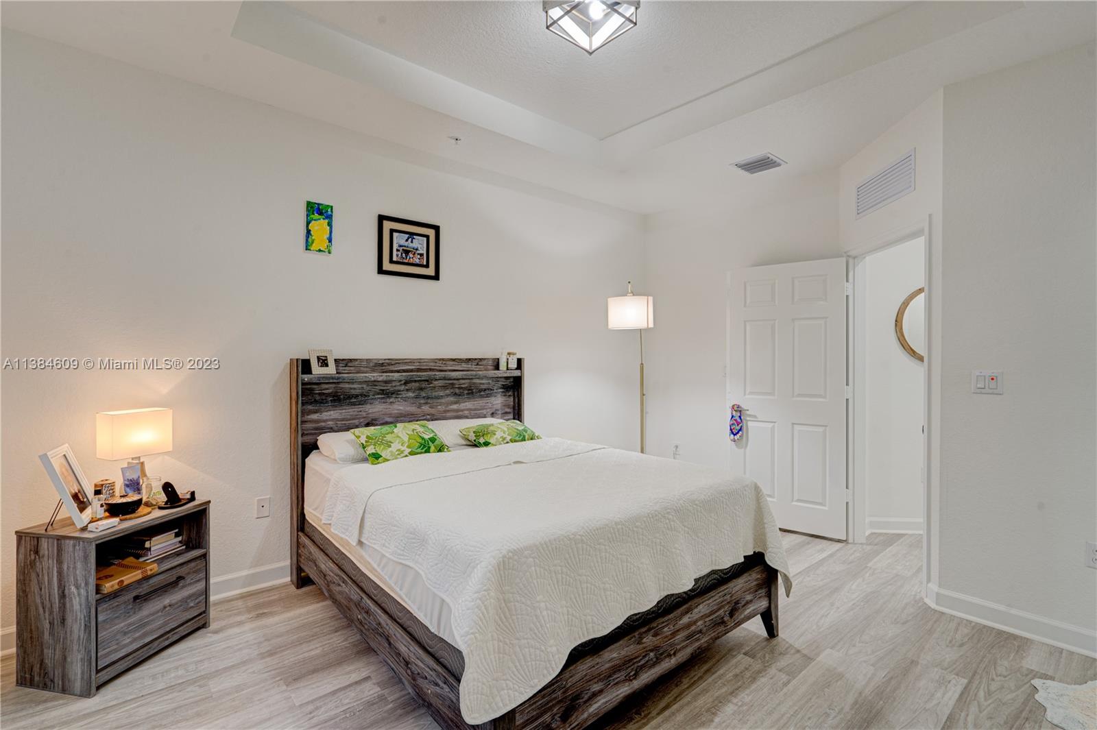 STELLAR PEMBROKE PINES - Residential