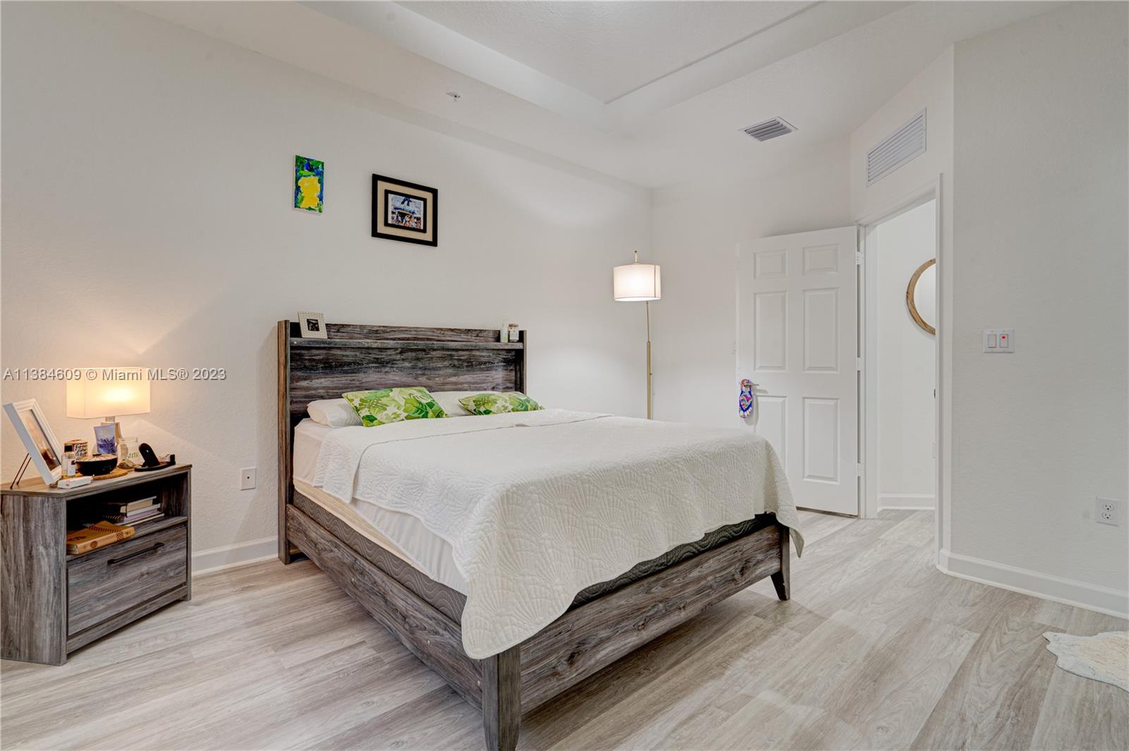 STELLAR PEMBROKE PINES - Residential