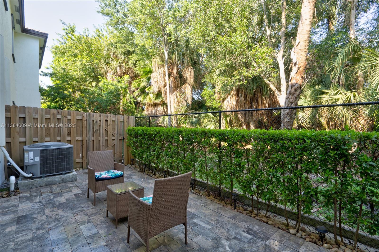 STELLAR PEMBROKE PINES - Residential
