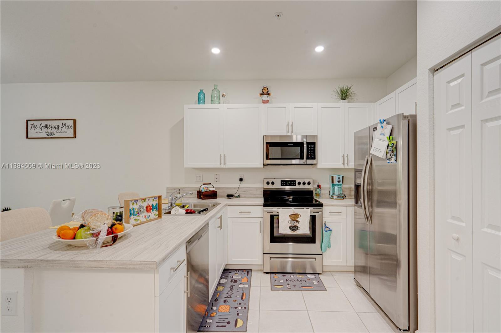 STELLAR PEMBROKE PINES - Residential