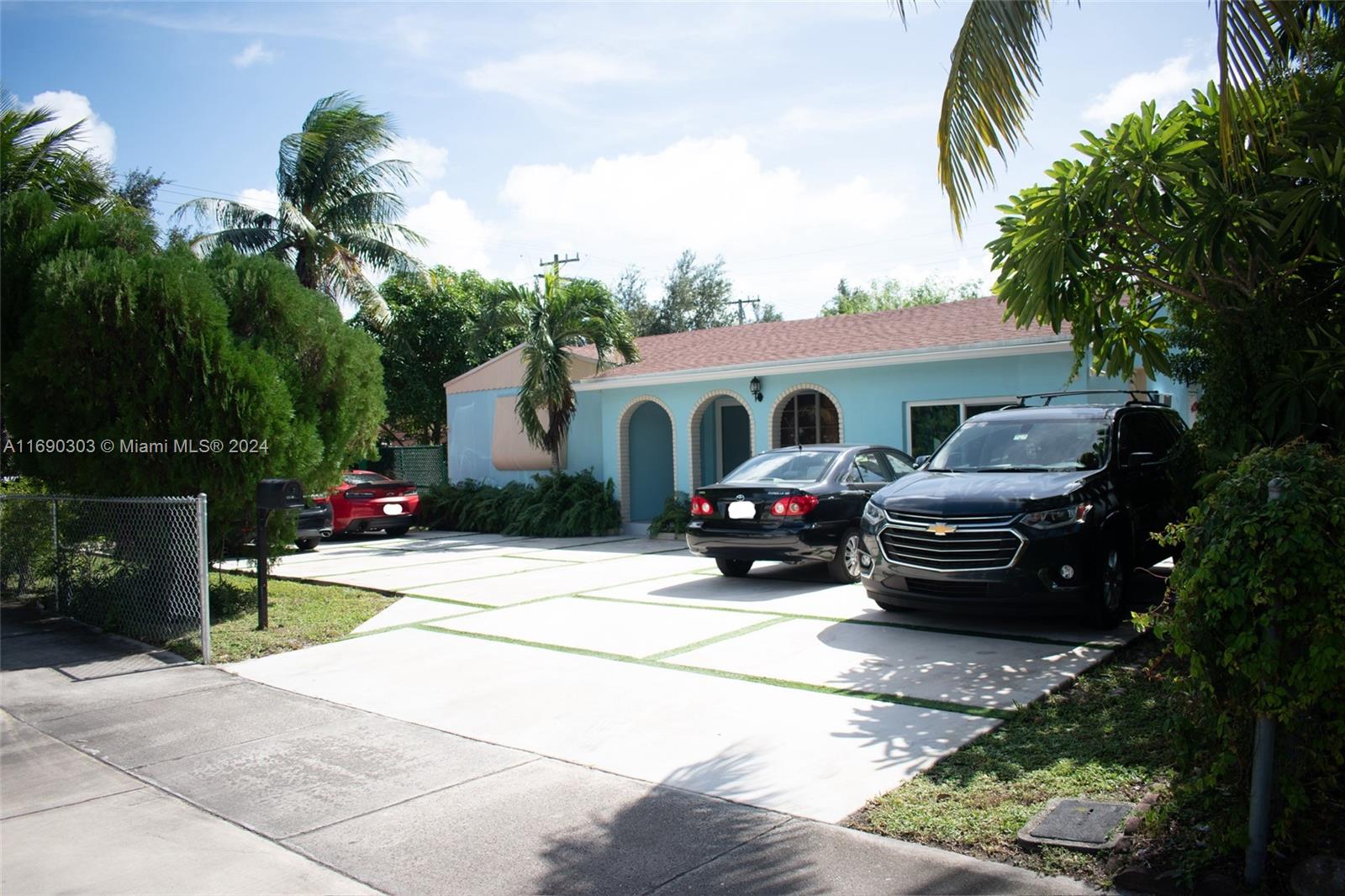 Property for Sale at 2206 Washington St, Hollywood, Broward County, Florida - Bedrooms: 4 
Bathrooms: 2  - $569,000