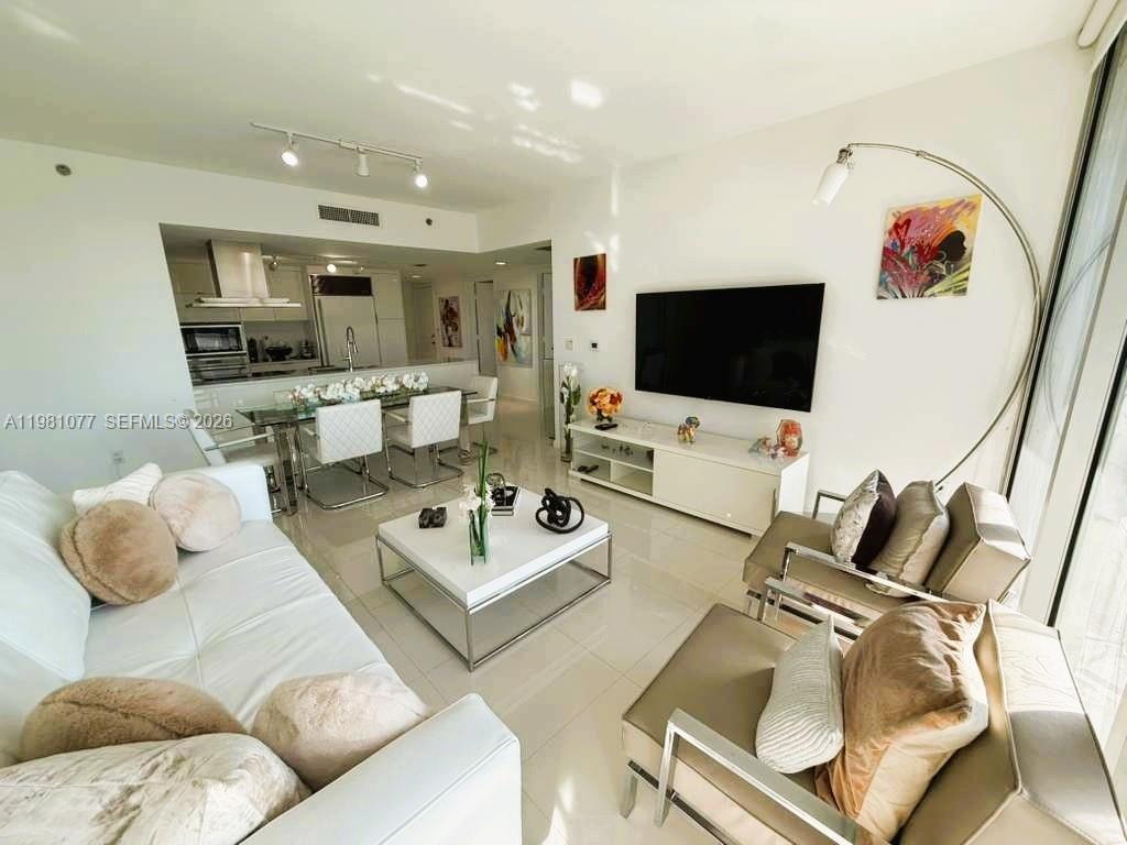 495 Brickell Ave 511