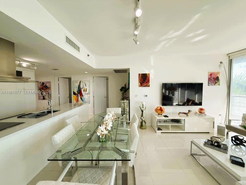 495 Brickell Ave 511