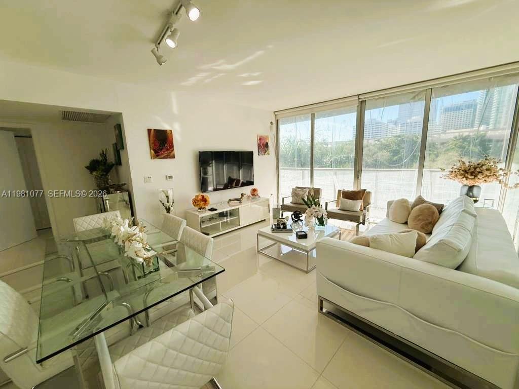 495 Brickell Ave 511