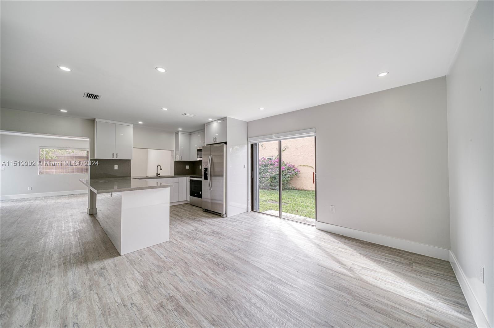 BRIAR LAKE - Residential Lease