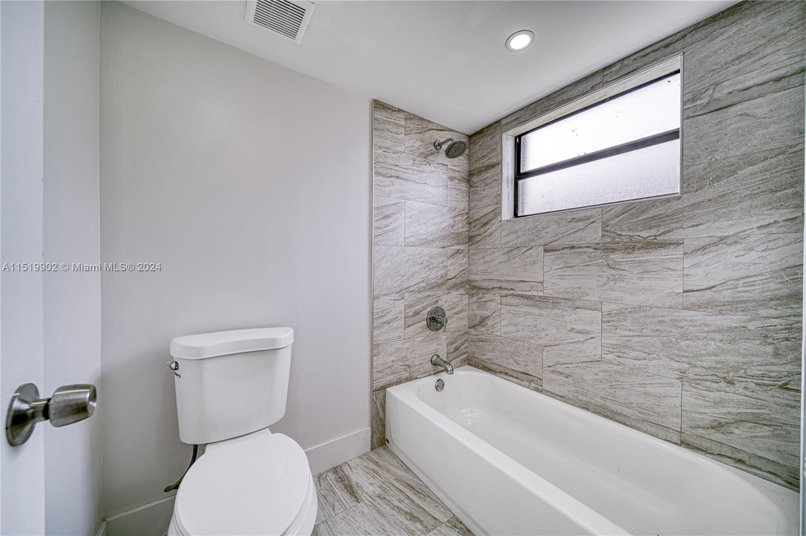 BRIAR LAKE - Residential Lease