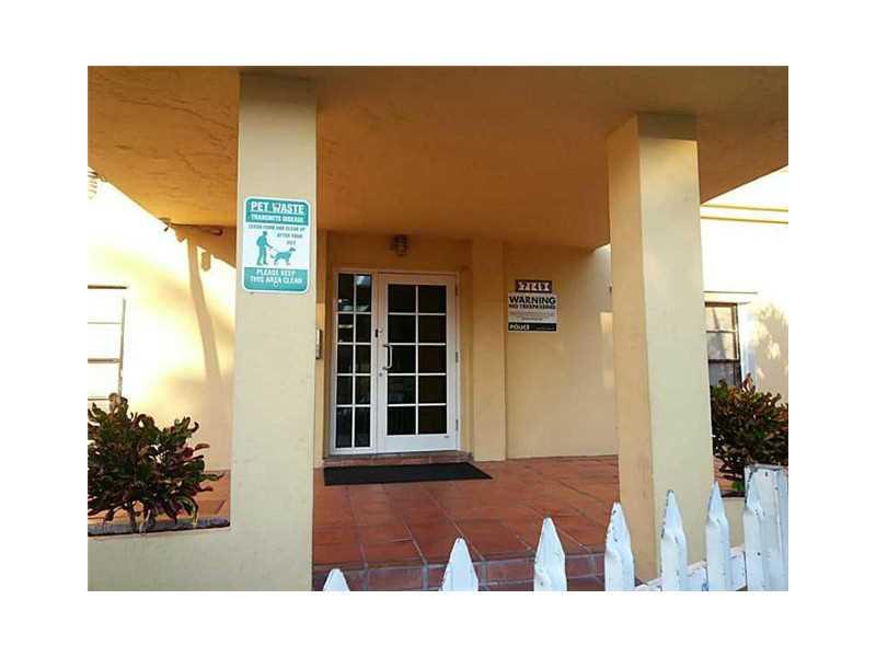 Nice modern 1 bedroom 1 Bathroom with great water view new kitchen and bathroom, this spacious unit has a lot of light. convenient location; close to restaurants, banks, 4 blocks from the beach.