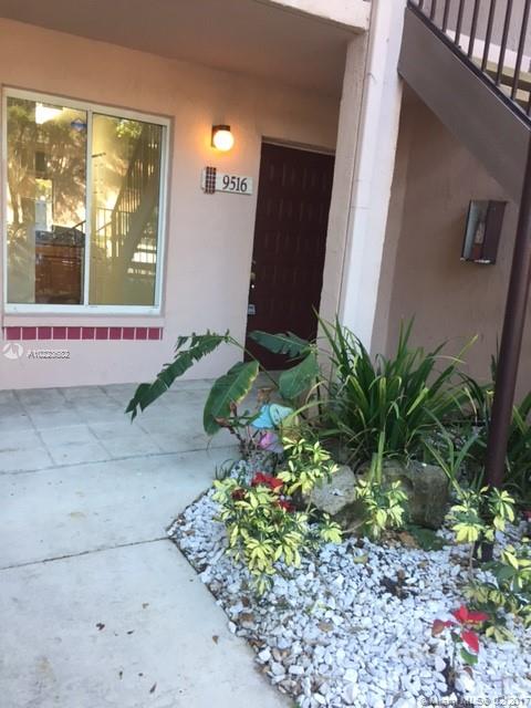 COZY APARTMENT FOR RENT IN MIAMI. PARC VISTA IS A QUIET COMMUNITY IN WEST KENDALL. EXCELLENT LOCATION NEAR WEST KENDALL BAPTIST HOSPITAL MIAMI EXECUTIVE AIRPORT. SHOPPING & DINING. LAMINATE FLOORS IN BEDROOM. HUGE PATIO GREAT FOR RELAXING AND ENTERTAINING. VERY NICE CLUBHOUSE AND POOL AREAS. TENNIS COURTS AND PLENTY OF GREEN AREAS. ENJOY AN APARTMENT AT THE SUBURBS AT ITS BEST. EASY TO SHOW!