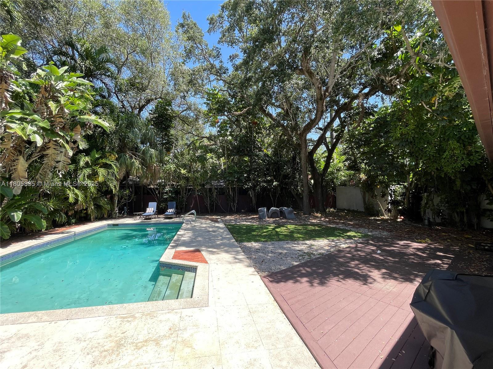 4165 Poinciana Ave