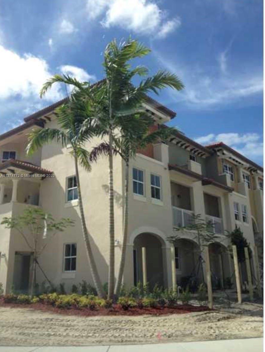 BEAUTIFUL CONDO AT ST MAARTEN! 3 BEDS AND 2.5 BATHS,STAINLESS STEEL APPLIANCES AND GRANITE COUNTERTOPS WITH WOODEN CABINETS. WASHER AND DRYER INSIDE THE UNIT. LOCATED NEARBY A+ SCHOOLS AND SHOPPING CENTERS. READY TO ACCOMMODATE A FAMILY. CORNER UNIT, GATED COMMUNITY. GREAT CLUBHOUSE! (Party room, billiard room, internet lounge, gathering room, grand ball room with catering kitchen, fitness center, aerobic center, kids playroom, tennis courts.