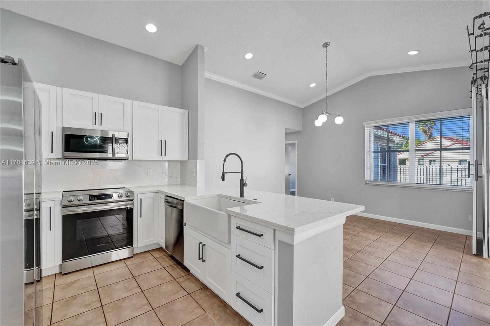 search properties 4 811 Chimney Rock Rd
