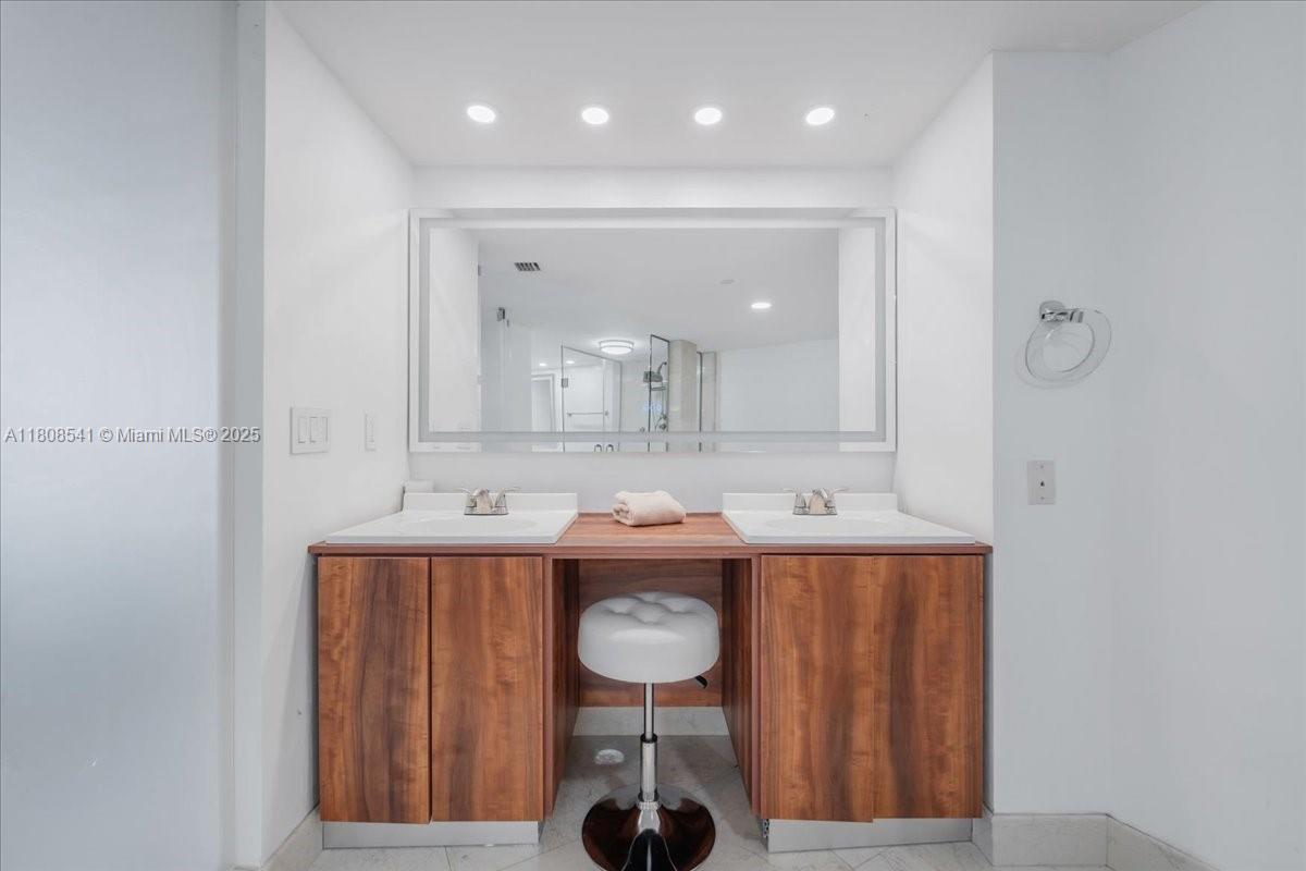 BRISTOL TOWER CONDO - Residential
