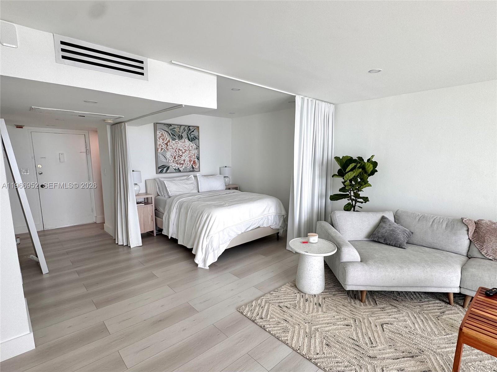 5401 Collins Ave 632