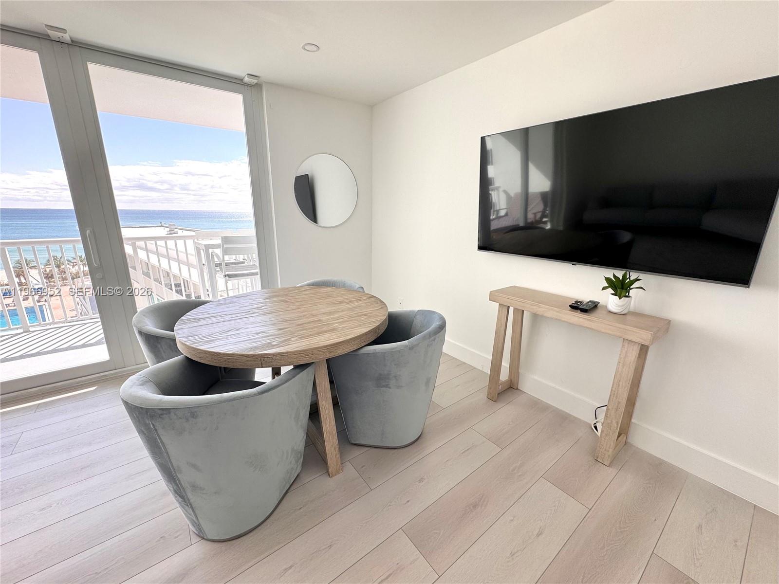 5401 Collins Ave 632