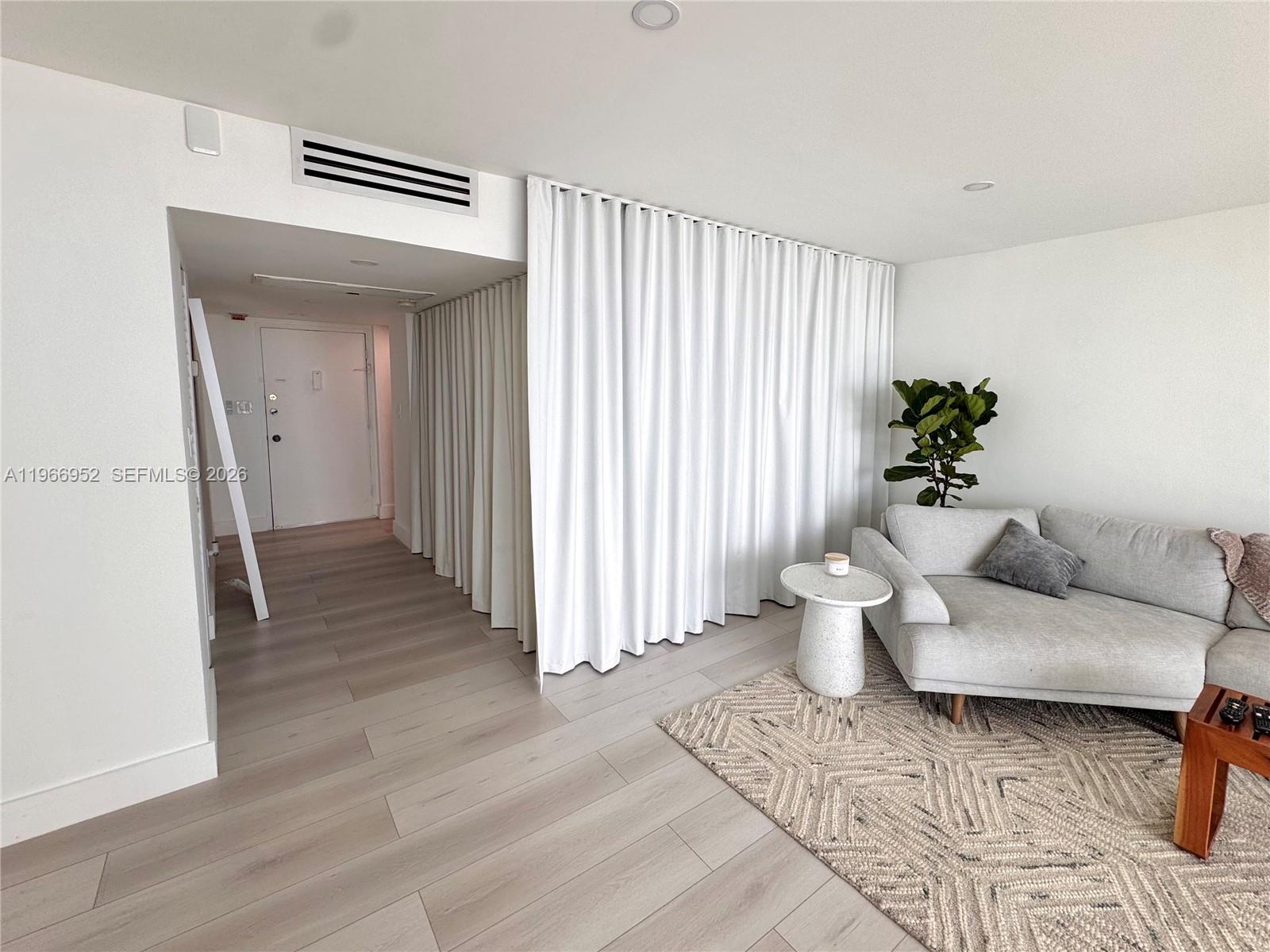 5401 Collins Ave 632