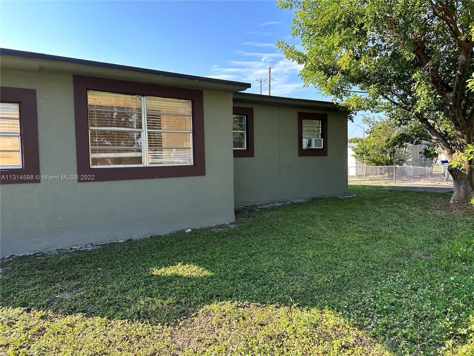 Photo 2 of 9 of listing 0b0fa8b8-34a8-4d73-ae84-b8615d935f38 house