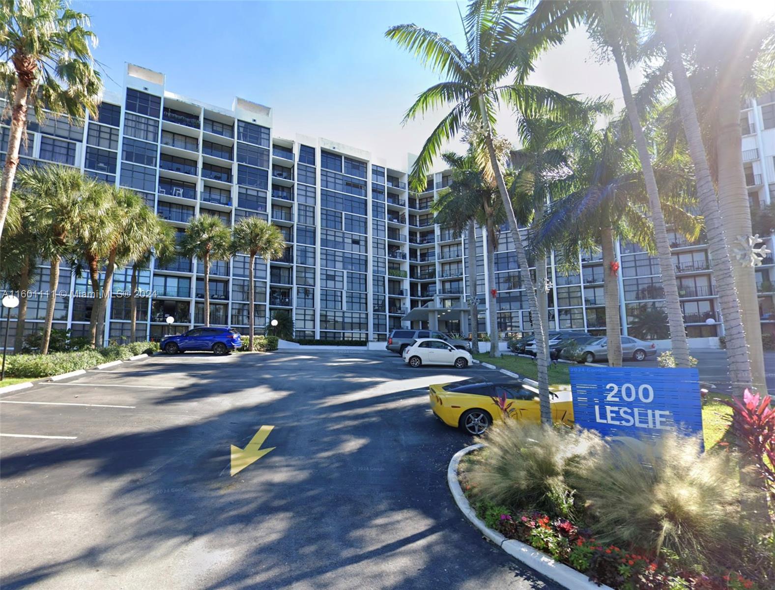 2 Bd, 2 Bth Hallandale Beach, intercoastal view, mint condition, recently renovated, open kitchen, granite countertops, stainless steel appliances, tile floors throughout entire apartment, huge walk-in closet, double sink bathroom, new A/C, private storage, internet included in rent, cable and HBO Max included in rent, monthly fumigation included in rent, bike storage, washer & dryers on each floor. Amenities: Pool, jacuzzi, sauna, tennis, pickleball, gym, ping pong, billiards, BBQ, clubhouse, library, 24 hr security, 24/7 valet parking. Walking distance to the beach. Less than 10 minutes drive to Aventura mall, close to shops and restaurants, good schools in neighborhood.
Requirements: 1st, last & security, credit 625+ , income equal 3 times paycheck, 3 months bank statements