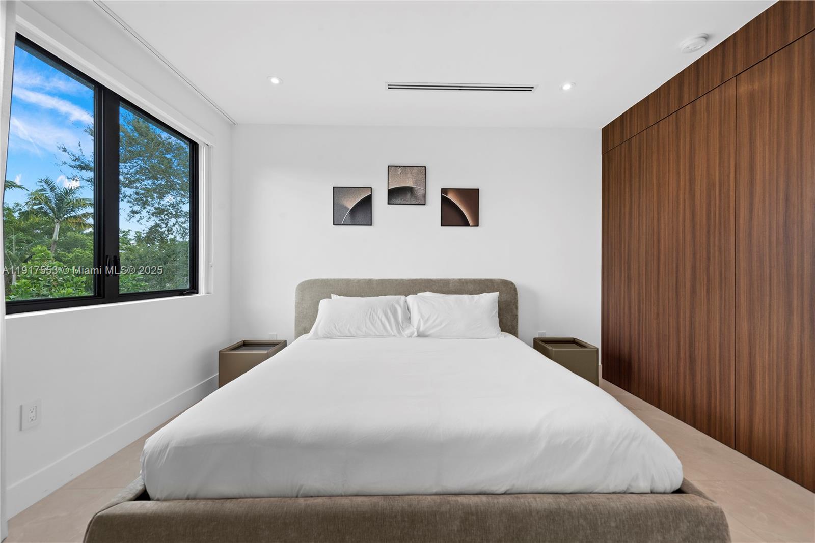 GREYKNOLL ESTATES - Residential Lease