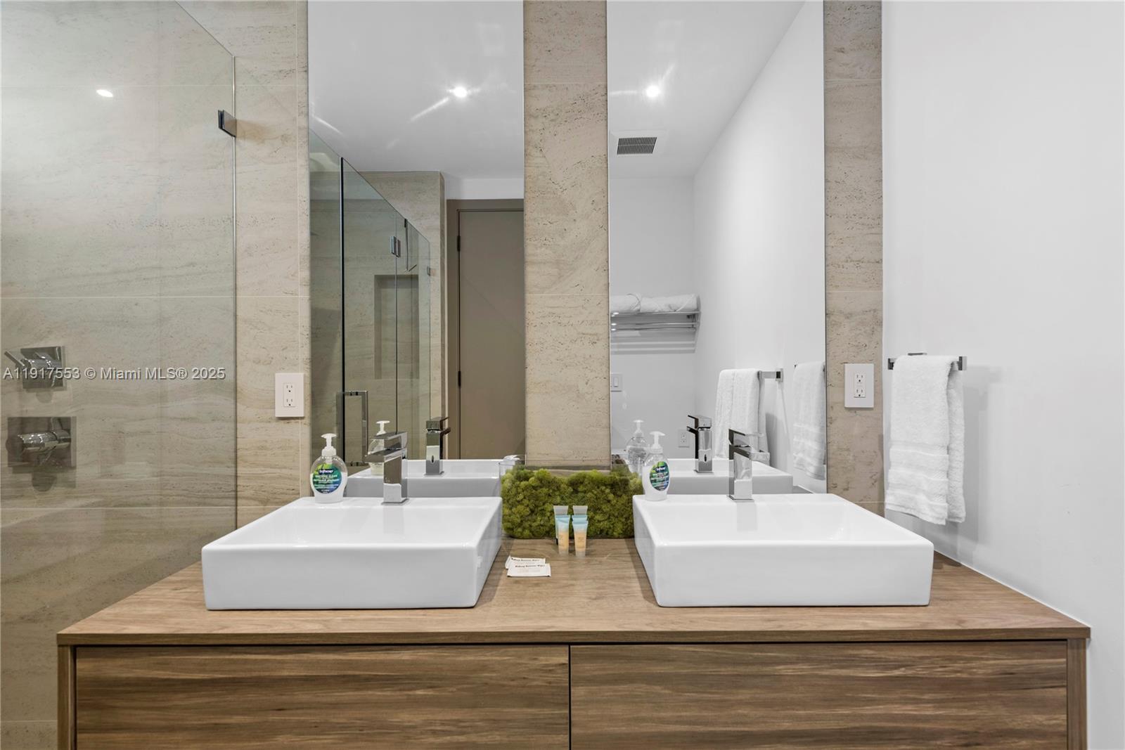 GREYKNOLL ESTATES - Residential Lease