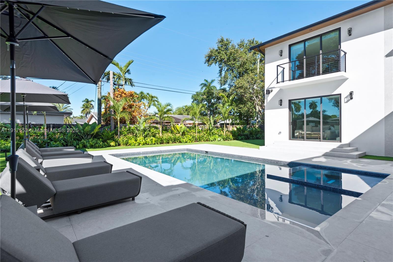 GREYKNOLL ESTATES - Residential Lease