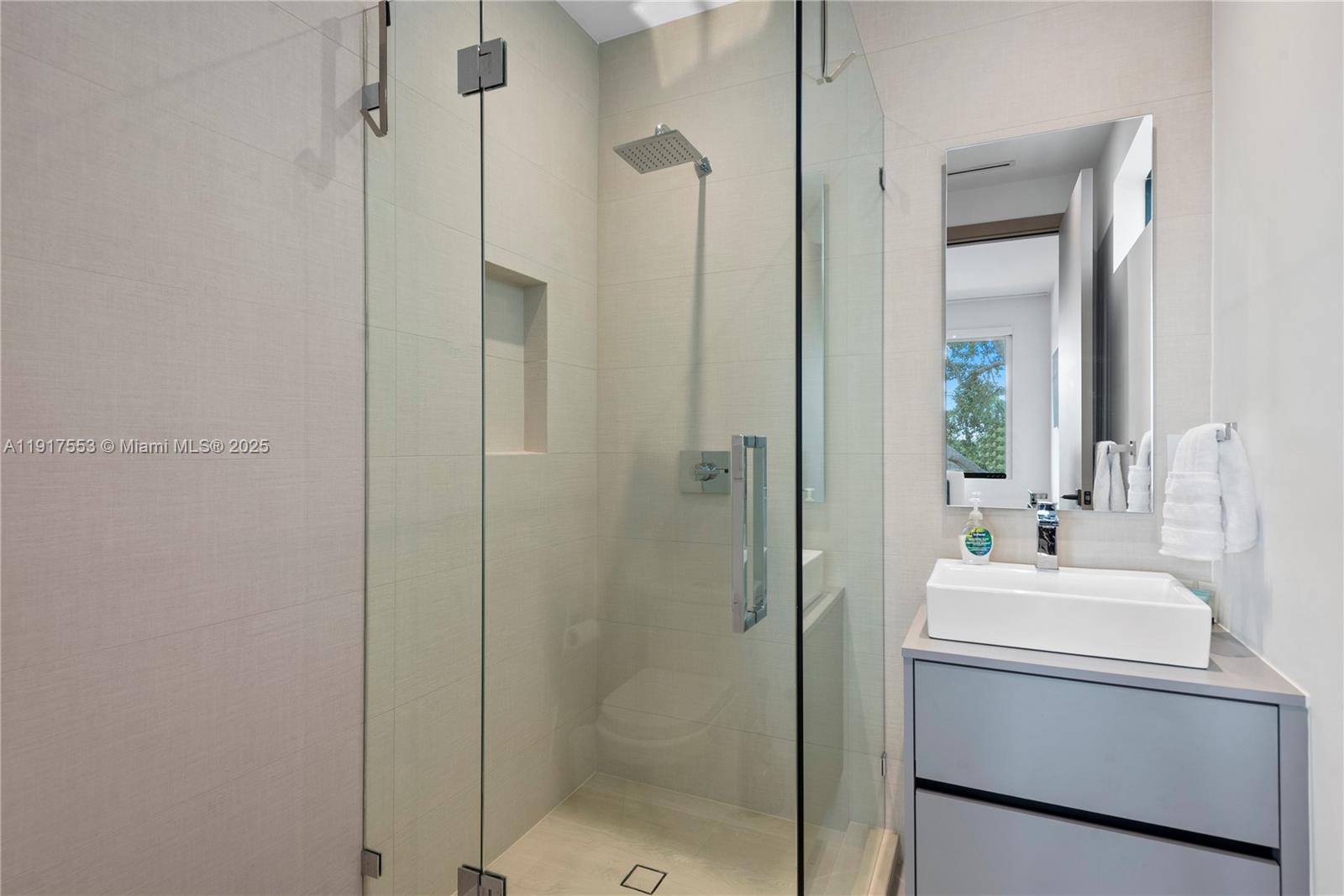 GREYKNOLL ESTATES - Residential Lease