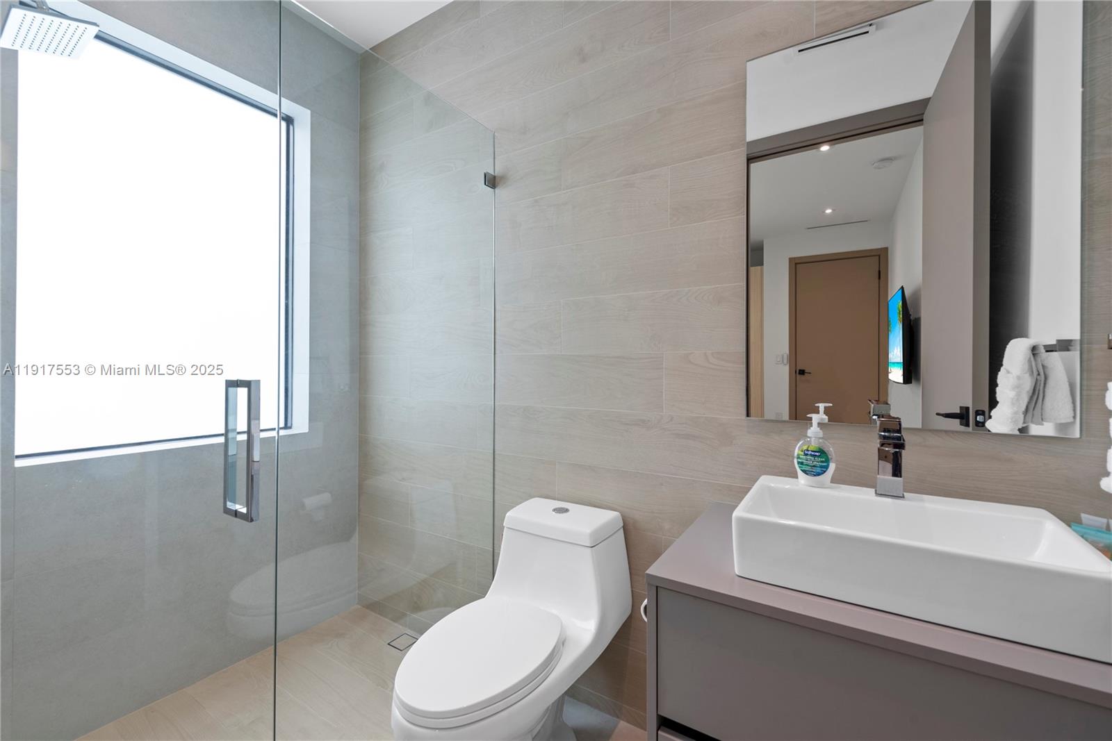 GREYKNOLL ESTATES - Residential Lease