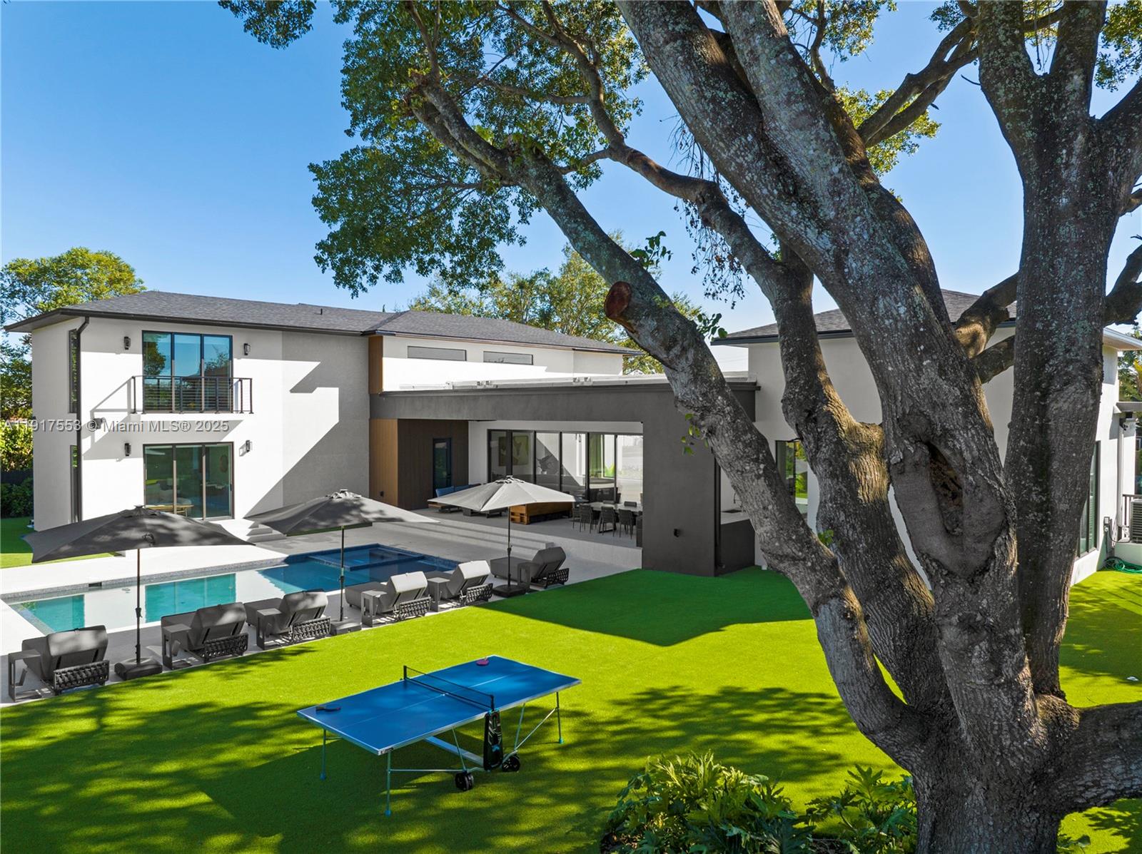 GREYKNOLL ESTATES - Residential Lease