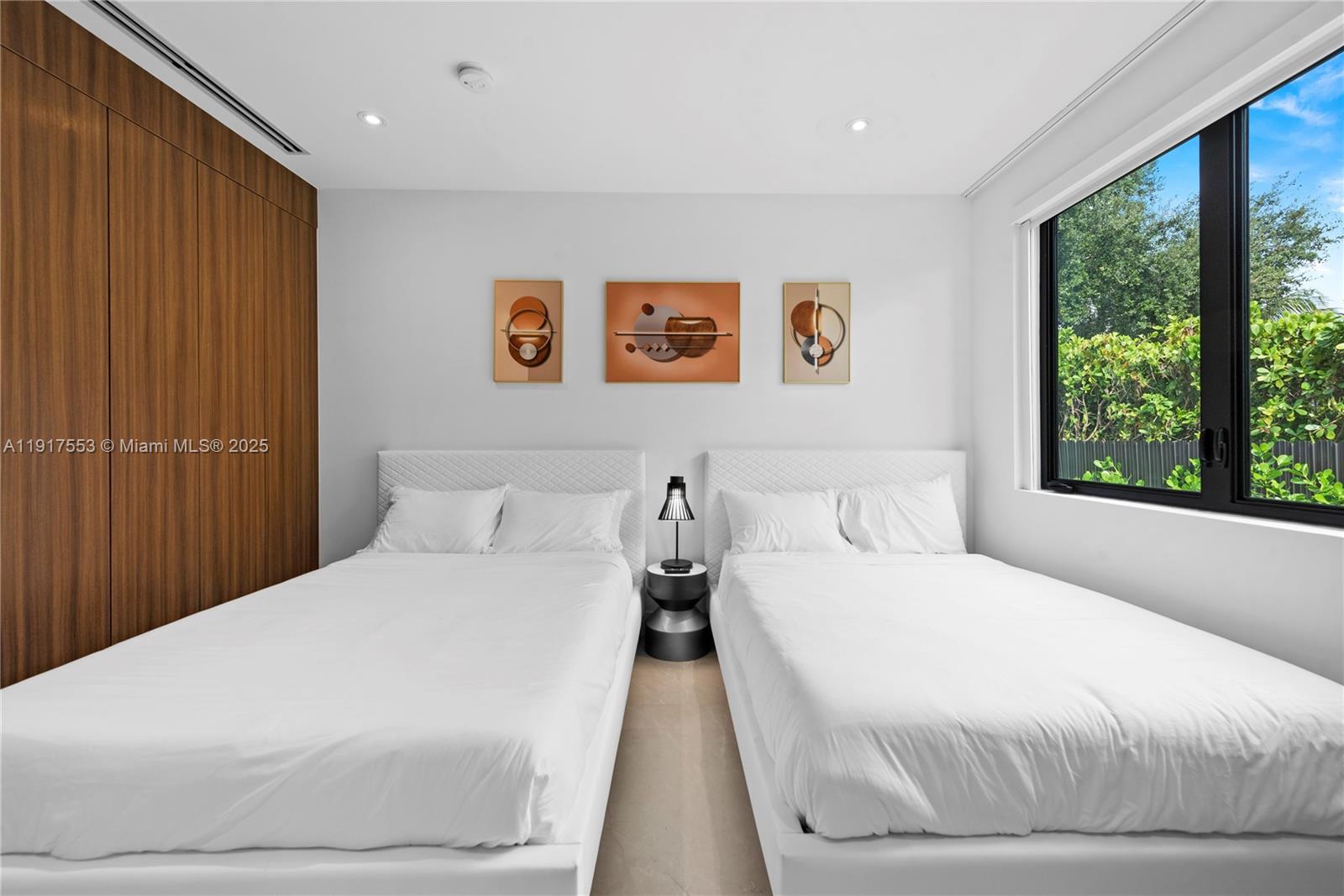 GREYKNOLL ESTATES - Residential Lease